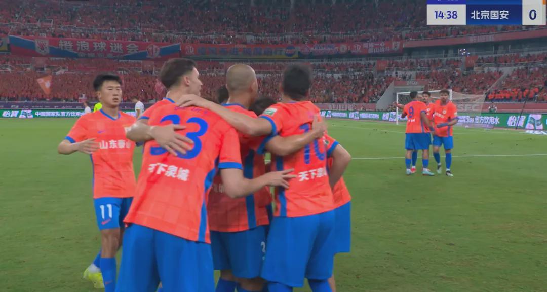 疯狂6-0创纪录！泰山队暴揍国安，瓦科无敌大四喜挑射戏侯森